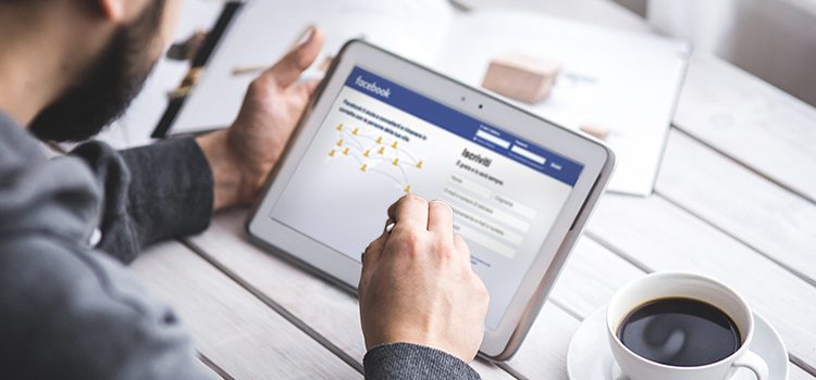 usare Facebook per trovare lavoro